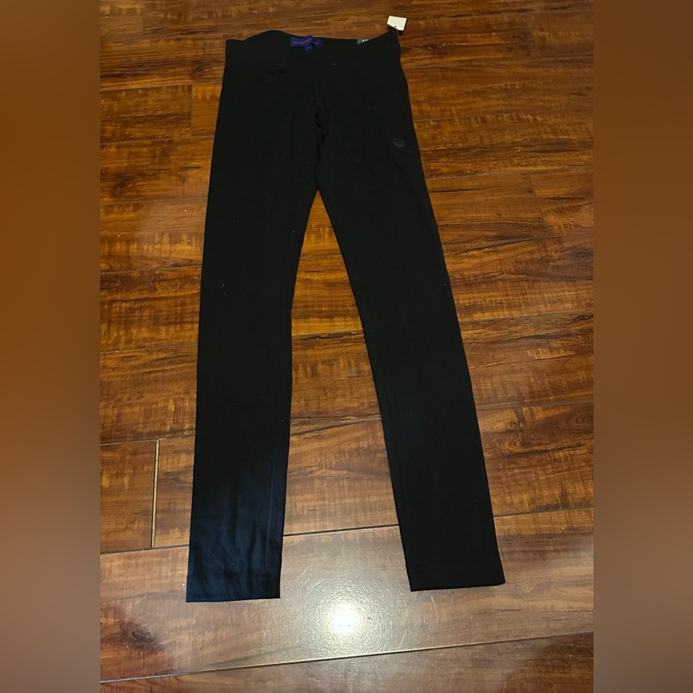 Areopostale ankle length leggings are a size Small.